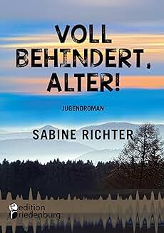 Eine Landschaft mit dunklem Wald vor Bergen